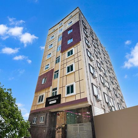 Super Townhouse Kokapet Formerly Aarian Tej Nilayam Gundipet Exterior foto